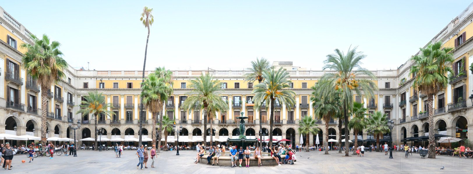 Barcelona's Facades in architecture streetlines - PANORAMASTREETLINE