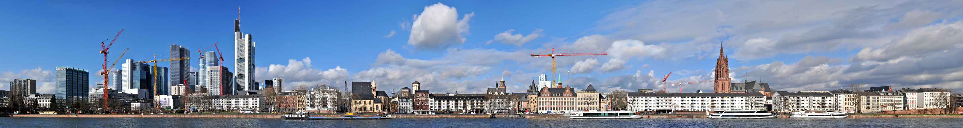 Frankfurt Mainhattan und Mainkai Panorama mit Skyline